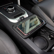 Load image into Gallery viewer, CarQiWireless Wireless Charger for Land Rover Discovery Sport 2015-2019