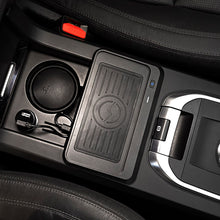 Load image into Gallery viewer, CarQiWireless Wireless Charger for Land Rover Discovery Sport 2015-2019