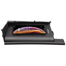 Load image into Gallery viewer, CarQiWireless Wireless Charger for Land Rover